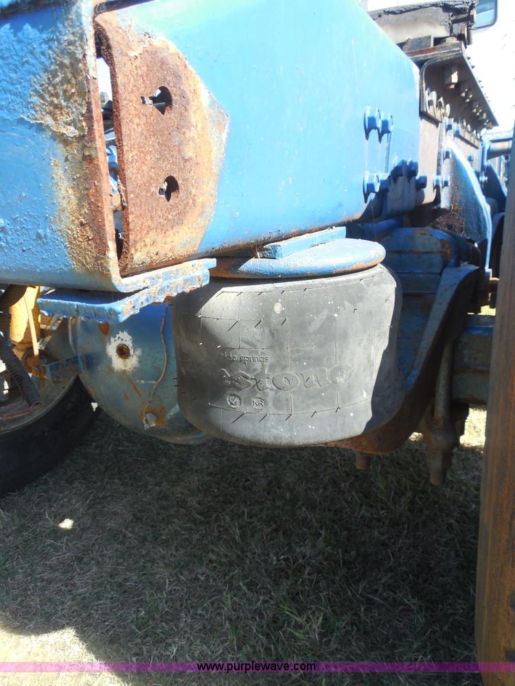 image for item F3241 1988 Peterbilt 377 semi truck