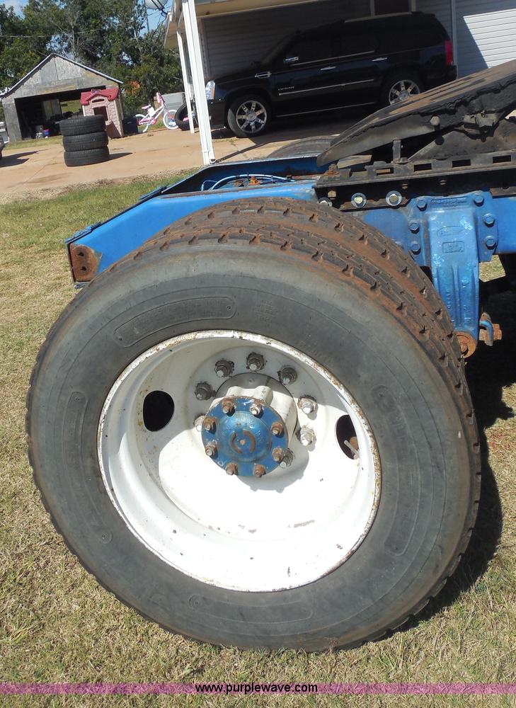 image for item F3241 1988 Peterbilt 377 semi truck