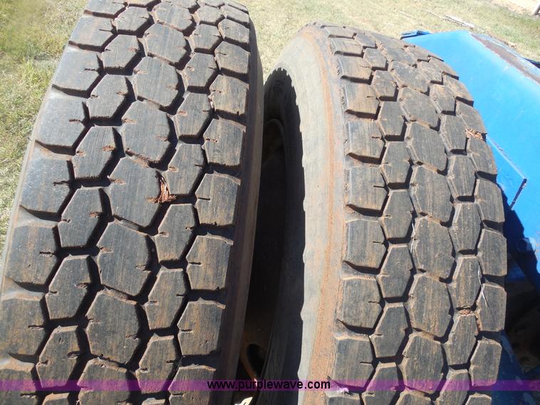 image for item F3241 1988 Peterbilt 377 semi truck