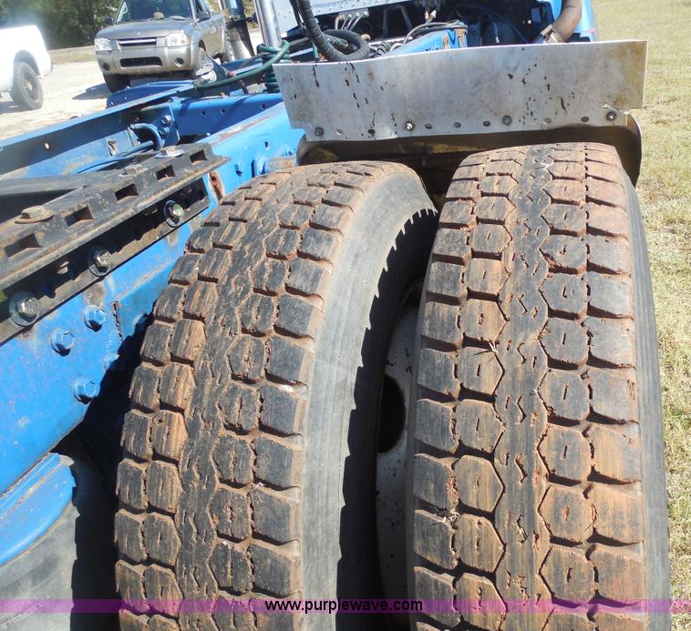 image for item F3241 1988 Peterbilt 377 semi truck