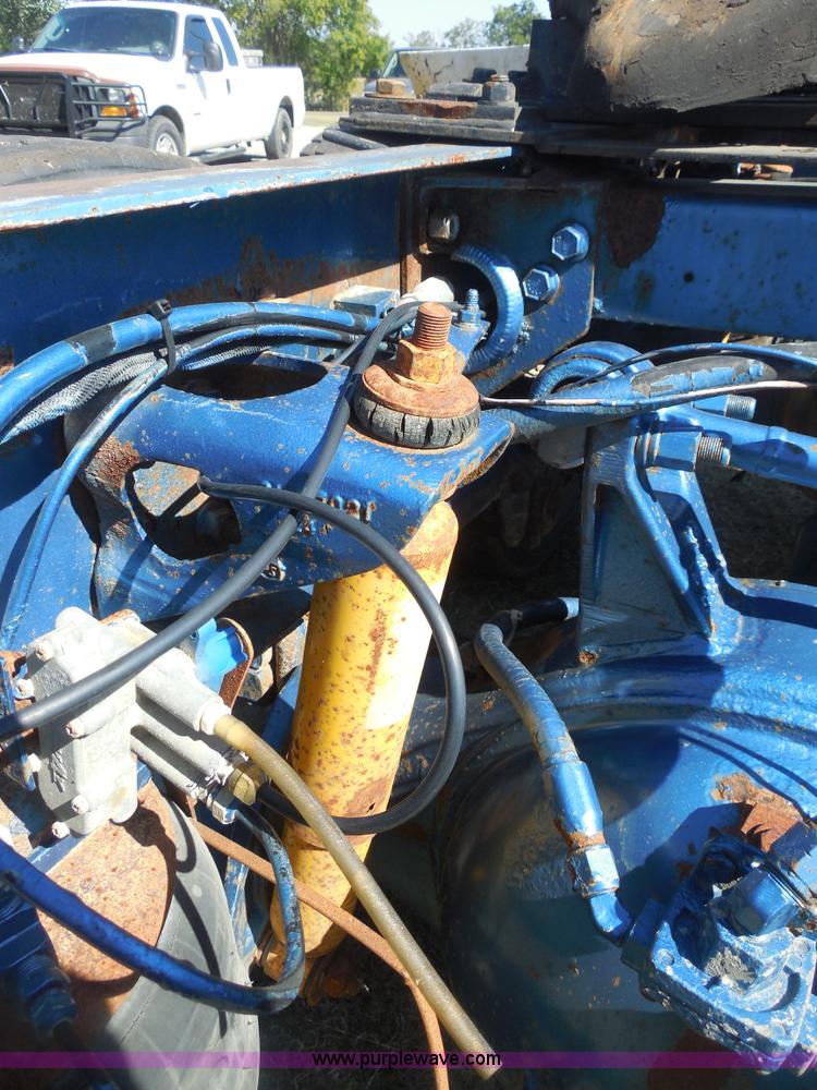 image for item F3241 1988 Peterbilt 377 semi truck