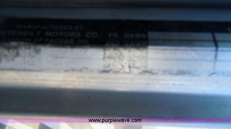 image for item F3241 1988 Peterbilt 377 semi truck