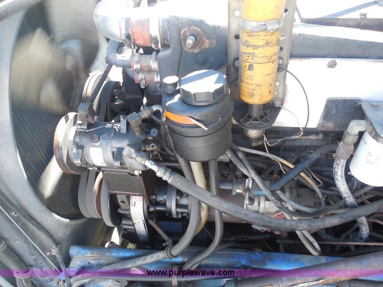 image for item F3241 1988 Peterbilt 377 semi truck