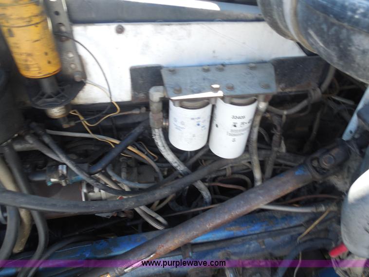 image for item F3241 1988 Peterbilt 377 semi truck