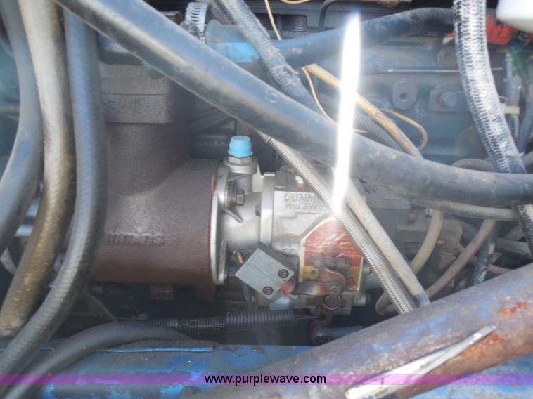 image for item F3241 1988 Peterbilt 377 semi truck