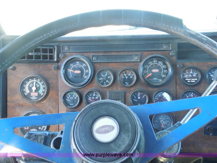 image for item F3241 1988 Peterbilt 377 semi truck