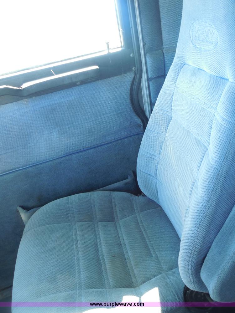 image for item F3241 1988 Peterbilt 377 semi truck