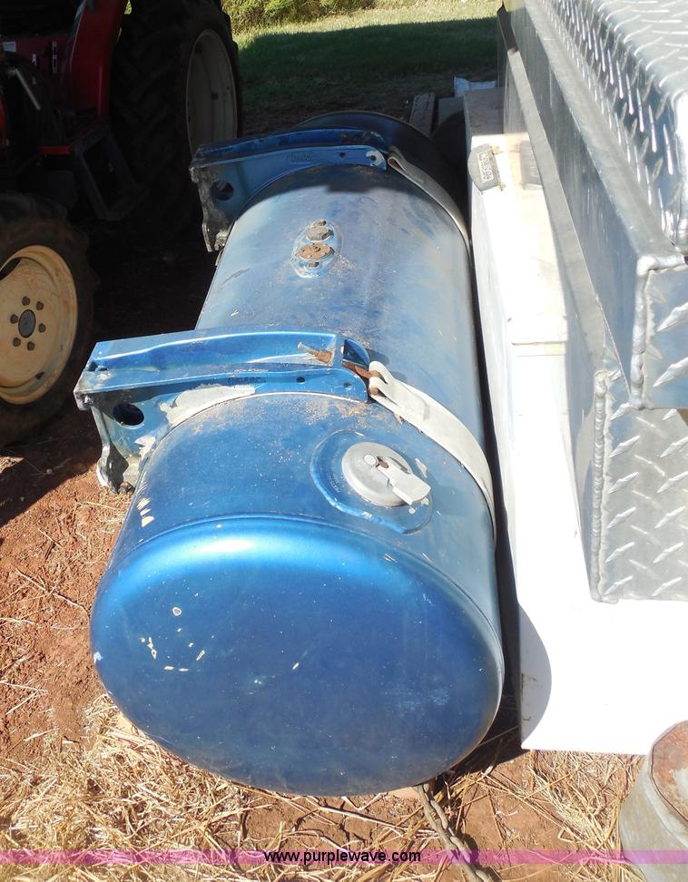 image for item F3241 1988 Peterbilt 377 semi truck