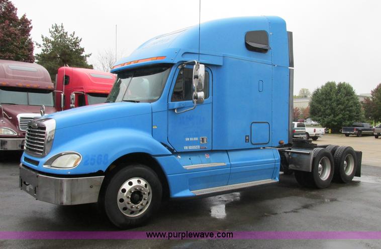 image for item F5358 2006 Freightliner Columbia CL120 semi truck