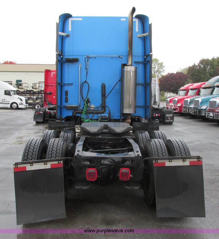 image for item F5358 2006 Freightliner Columbia CL120 semi truck