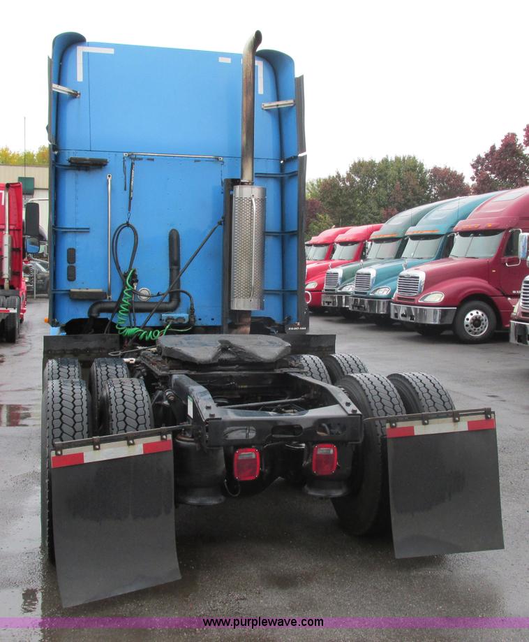 image for item F5358 2006 Freightliner Columbia CL120 semi truck