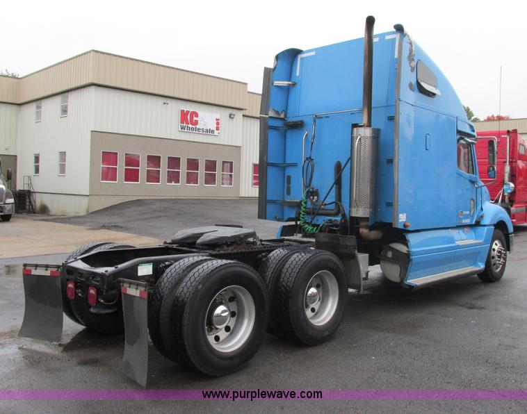 image for item F5358 2006 Freightliner Columbia CL120 semi truck