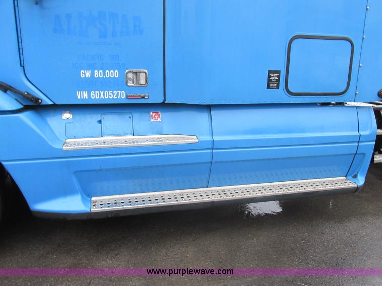 image for item F5358 2006 Freightliner Columbia CL120 semi truck