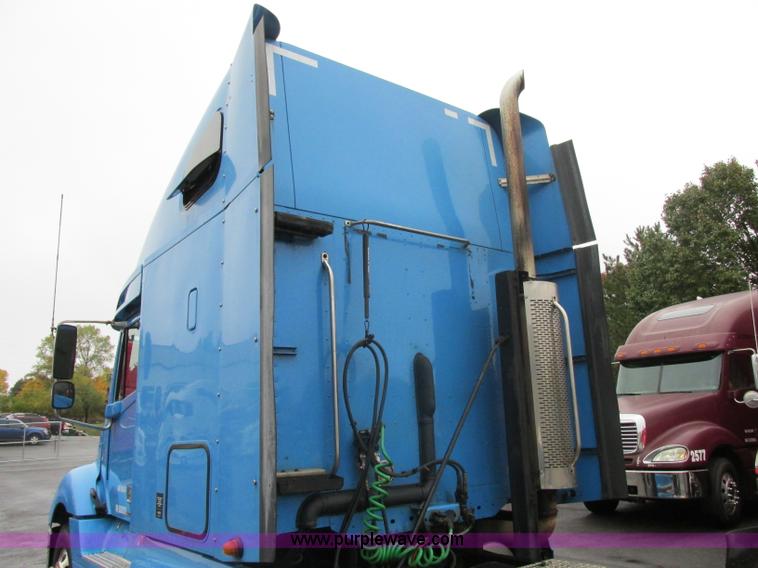 image for item F5358 2006 Freightliner Columbia CL120 semi truck