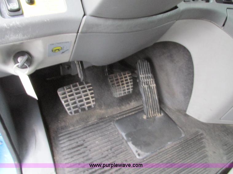 image for item F5358 2006 Freightliner Columbia CL120 semi truck