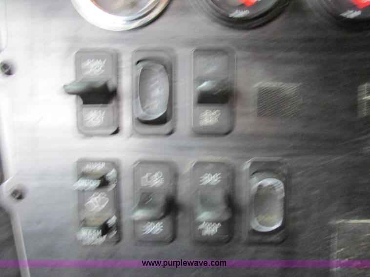 image for item F5358 2006 Freightliner Columbia CL120 semi truck