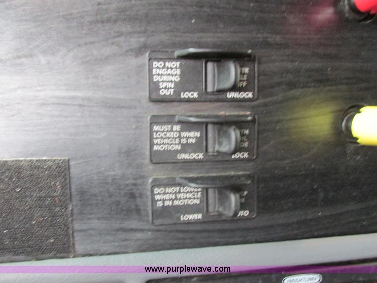 image for item F5358 2006 Freightliner Columbia CL120 semi truck