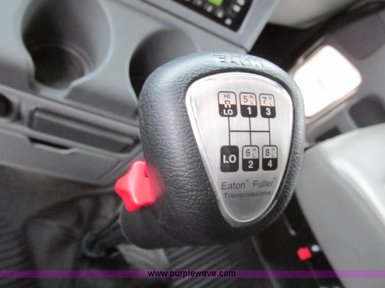 image for item F5358 2006 Freightliner Columbia CL120 semi truck