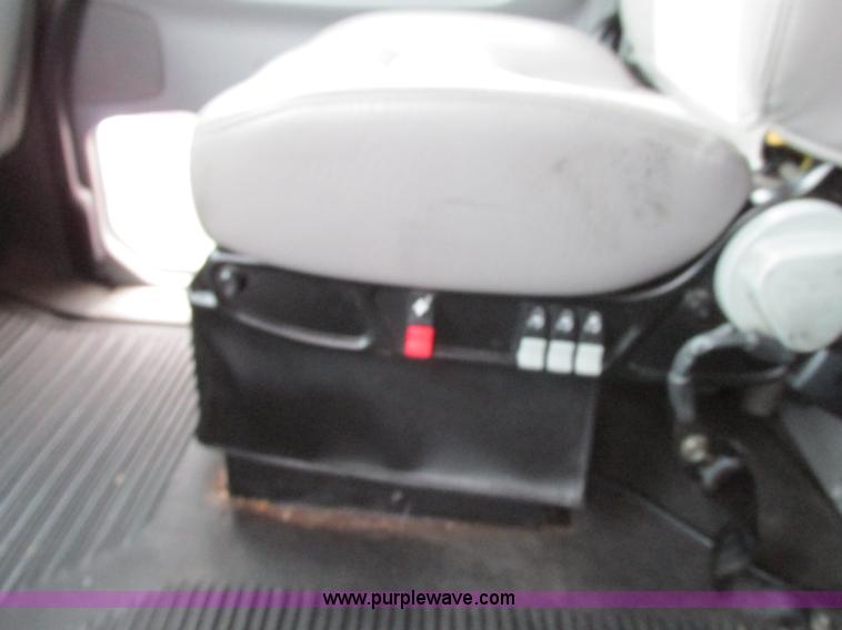 image for item F5358 2006 Freightliner Columbia CL120 semi truck