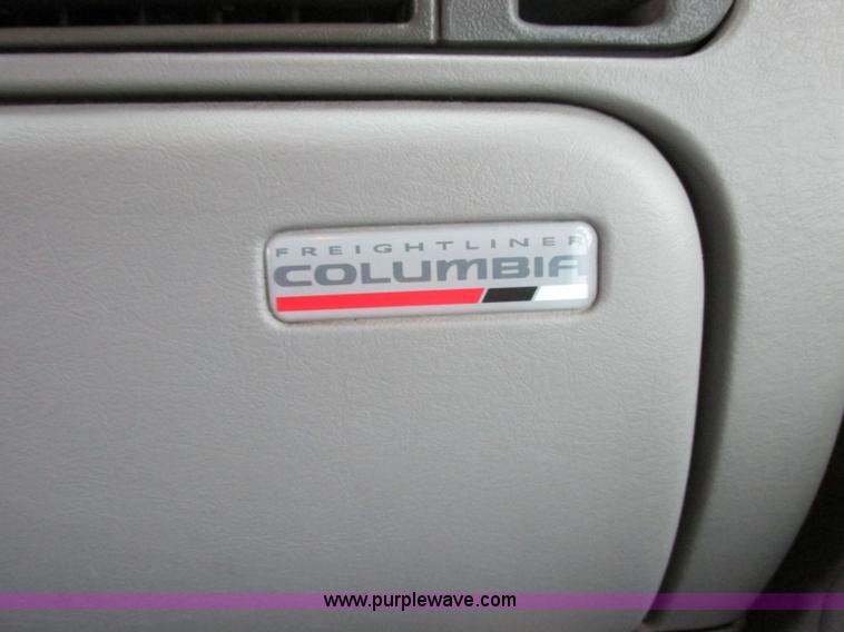 image for item F5358 2006 Freightliner Columbia CL120 semi truck