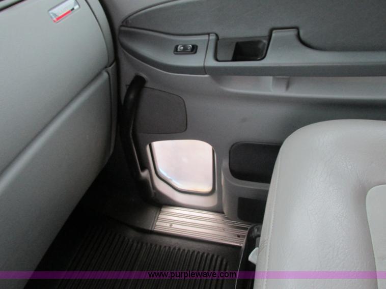 image for item F5358 2006 Freightliner Columbia CL120 semi truck