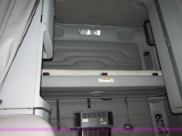 image for item F5358 2006 Freightliner Columbia CL120 semi truck