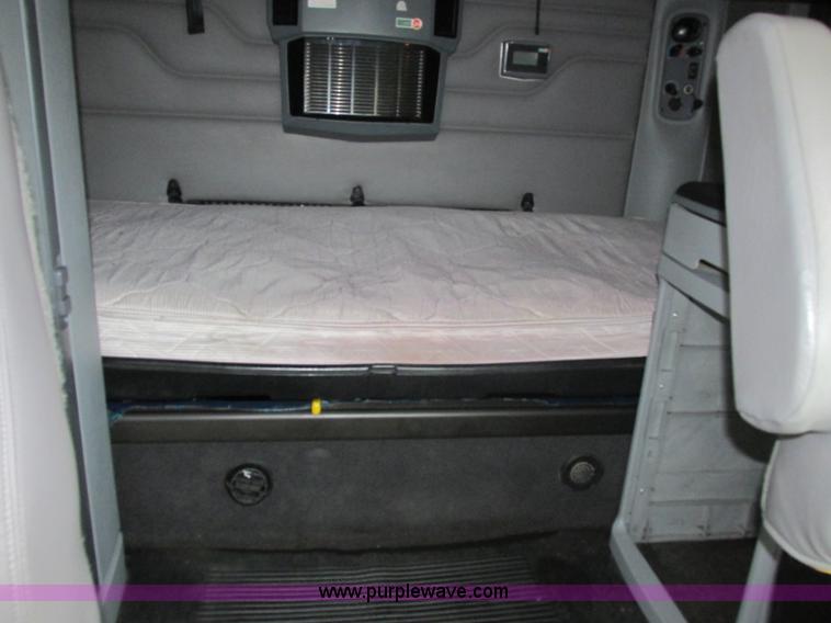 image for item F5358 2006 Freightliner Columbia CL120 semi truck