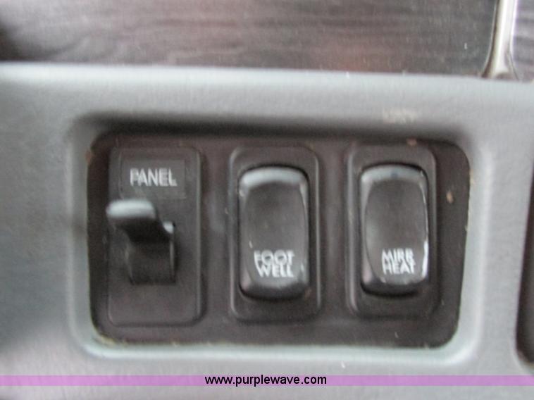 image for item F5358 2006 Freightliner Columbia CL120 semi truck