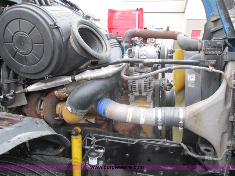 image for item F5358 2006 Freightliner Columbia CL120 semi truck