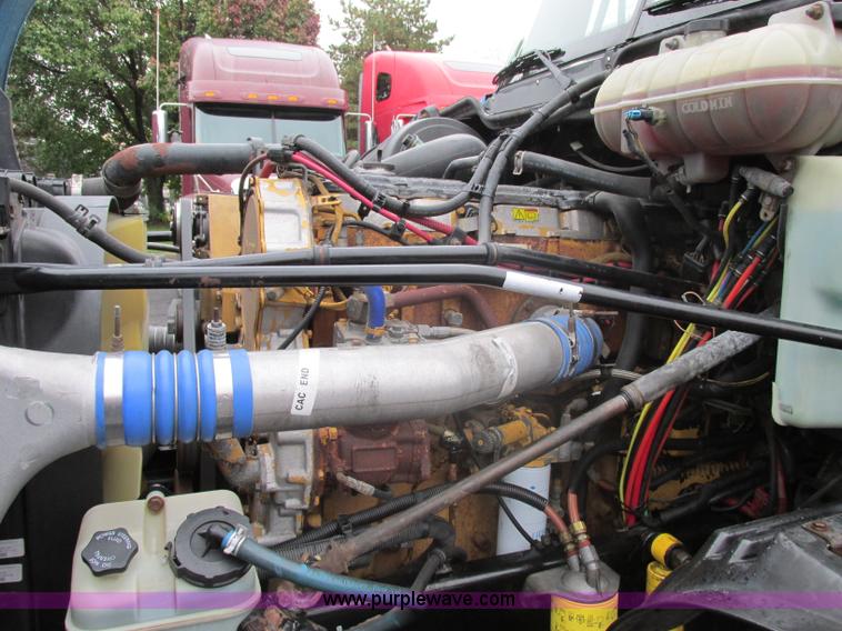 image for item F5358 2006 Freightliner Columbia CL120 semi truck