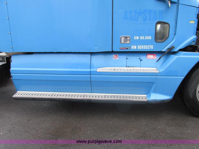 image for item F5358 2006 Freightliner Columbia CL120 semi truck