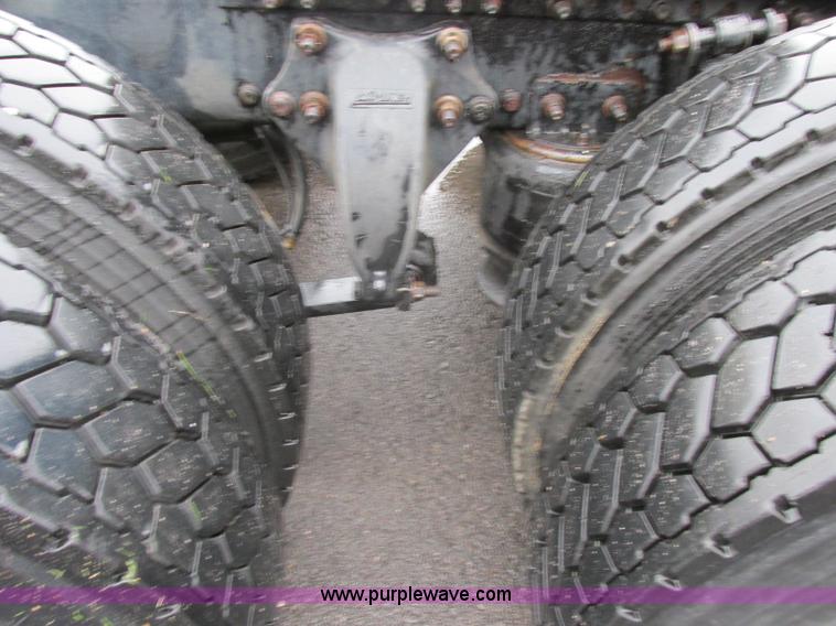 image for item F5358 2006 Freightliner Columbia CL120 semi truck