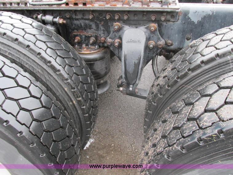 image for item F5358 2006 Freightliner Columbia CL120 semi truck