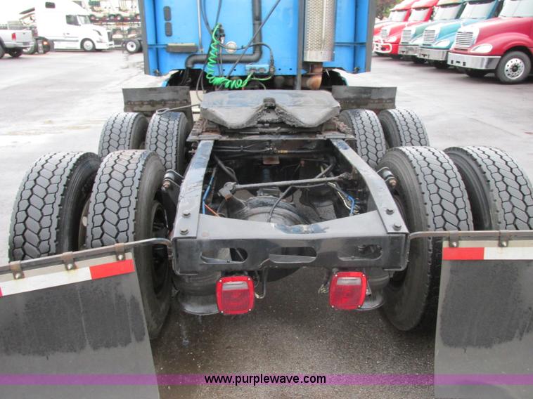 image for item F5358 2006 Freightliner Columbia CL120 semi truck