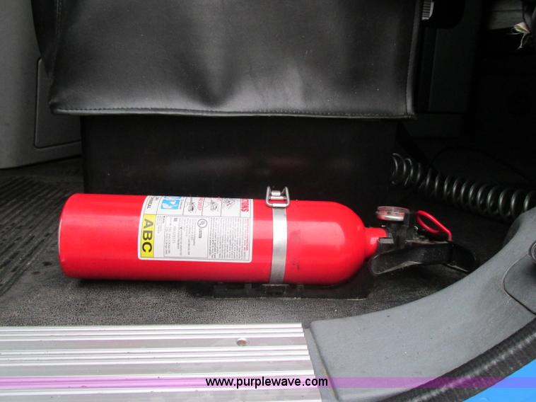 image for item F5358 2006 Freightliner Columbia CL120 semi truck