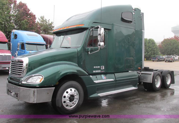 image for item F5361 2006 Freightliner Columbia CL120 semi truck