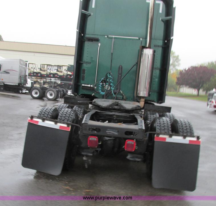 image for item F5361 2006 Freightliner Columbia CL120 semi truck