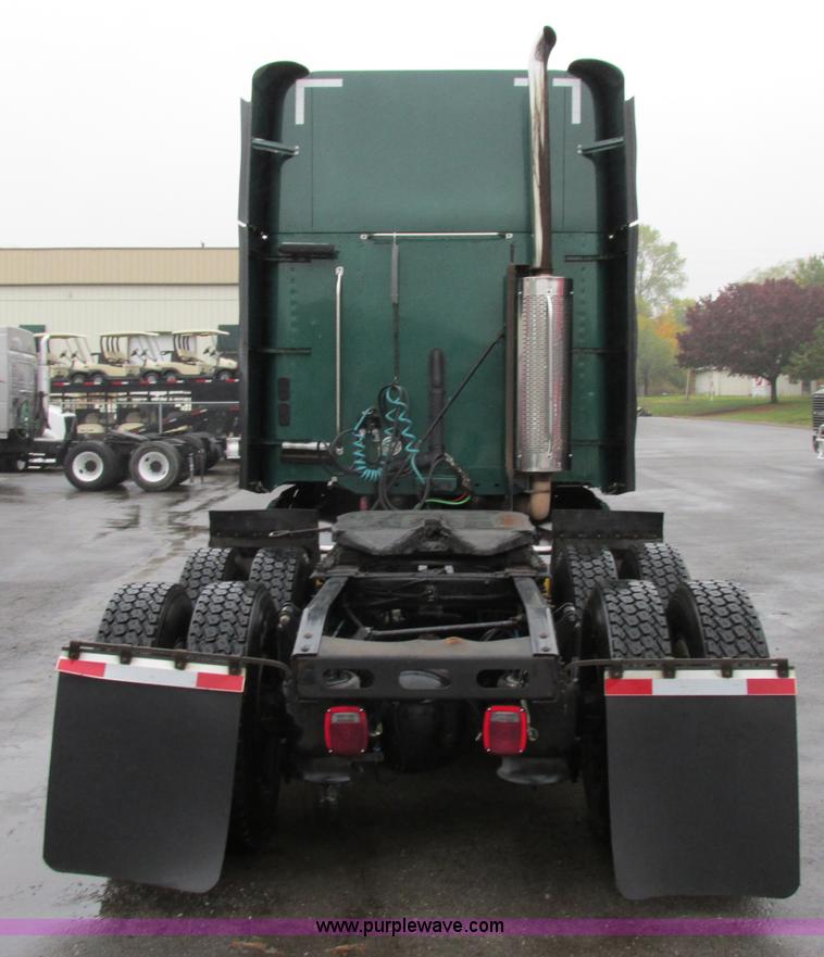 image for item F5361 2006 Freightliner Columbia CL120 semi truck