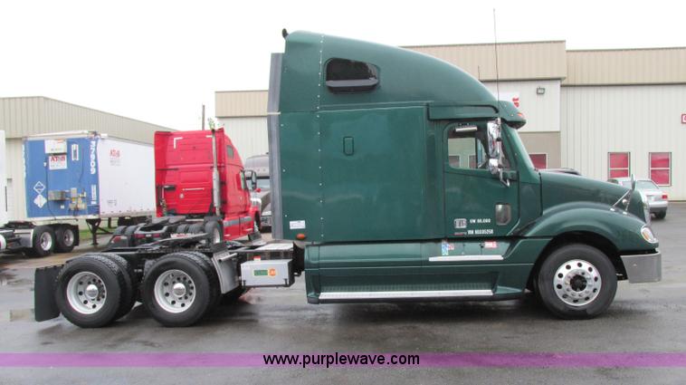 image for item F5361 2006 Freightliner Columbia CL120 semi truck