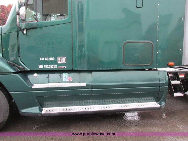 image for item F5361 2006 Freightliner Columbia CL120 semi truck