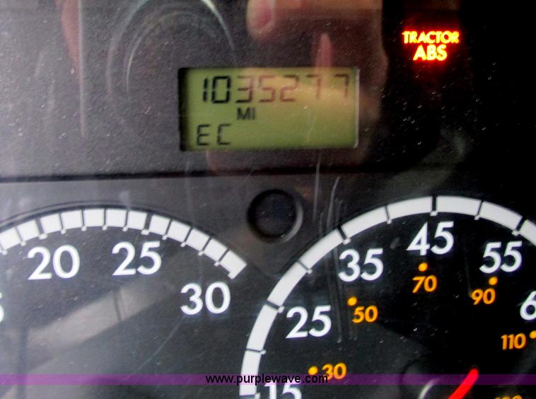 image for item F5361 2006 Freightliner Columbia CL120 semi truck