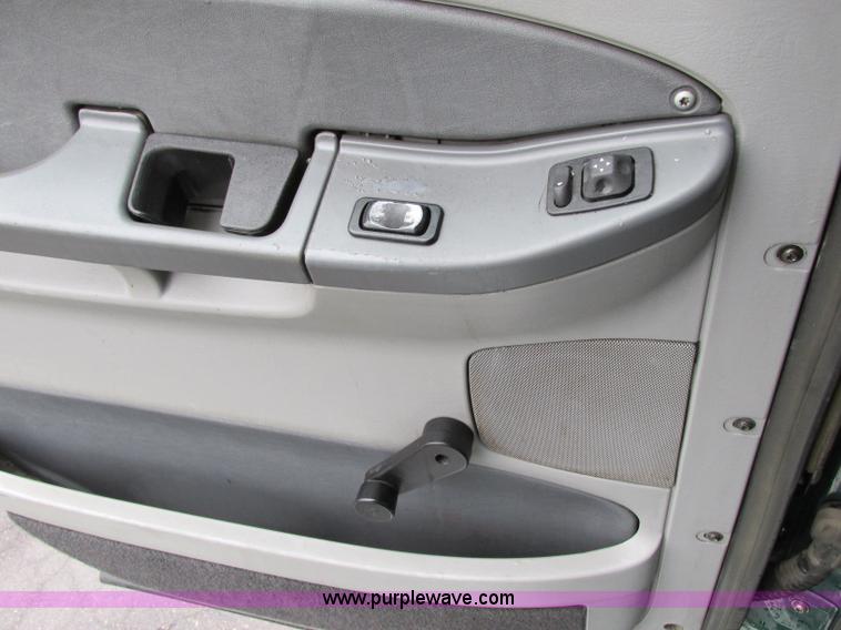 image for item F5361 2006 Freightliner Columbia CL120 semi truck