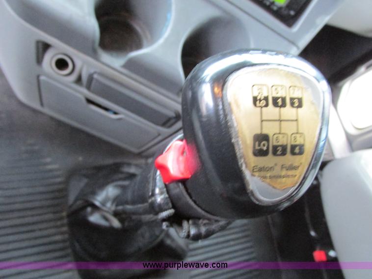 image for item F5361 2006 Freightliner Columbia CL120 semi truck