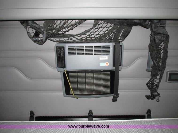 image for item F5361 2006 Freightliner Columbia CL120 semi truck