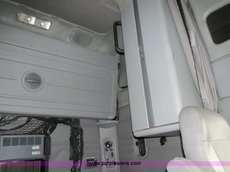 image for item F5361 2006 Freightliner Columbia CL120 semi truck