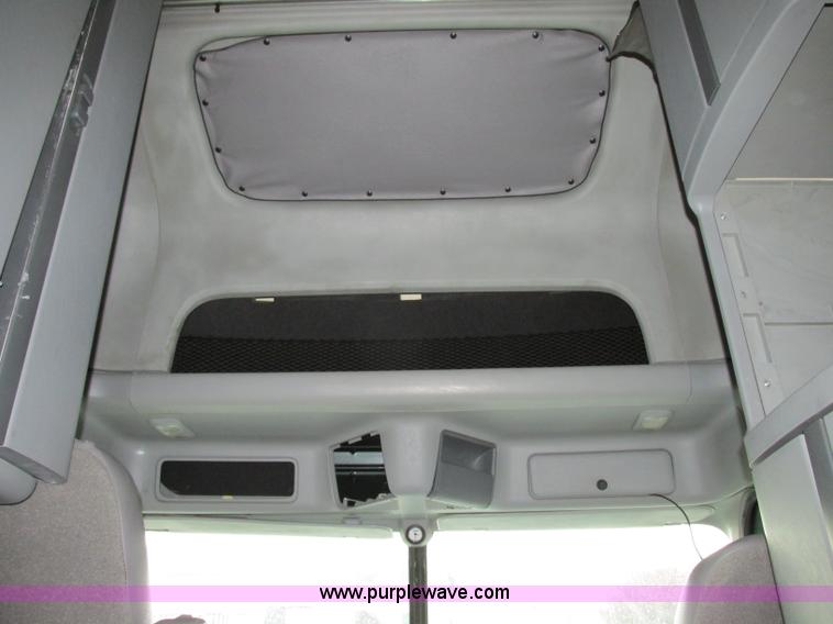 image for item F5361 2006 Freightliner Columbia CL120 semi truck