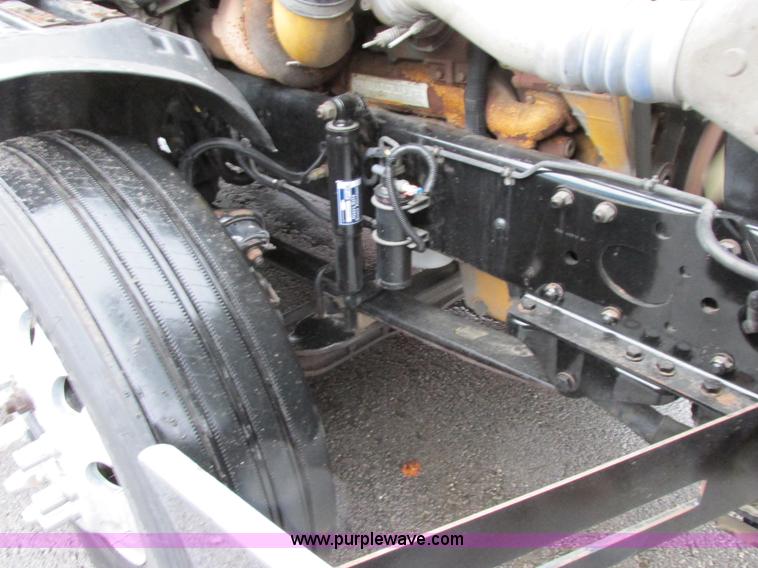 image for item F5361 2006 Freightliner Columbia CL120 semi truck