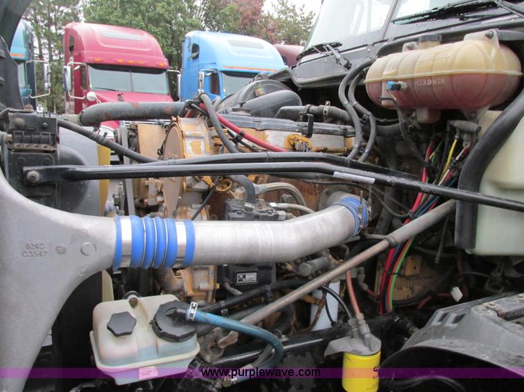 image for item F5361 2006 Freightliner Columbia CL120 semi truck