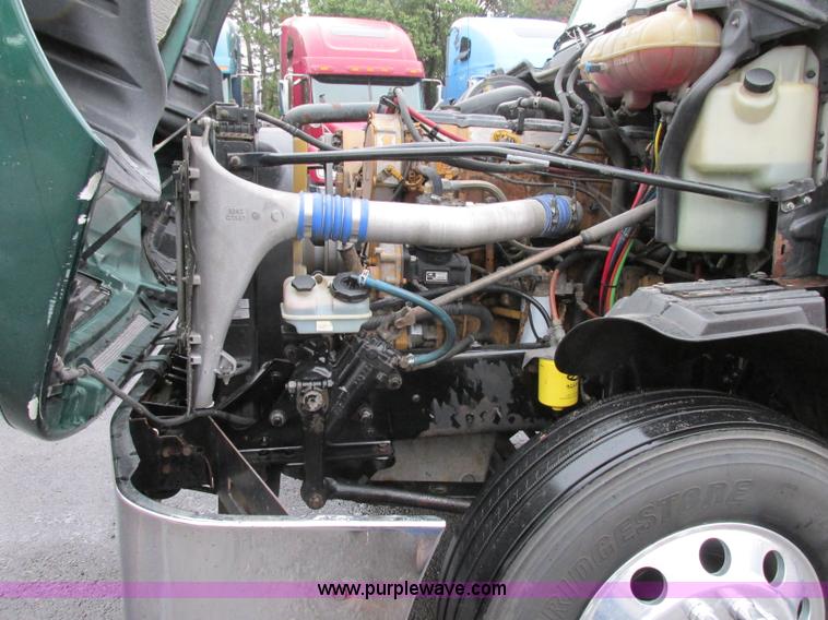 image for item F5361 2006 Freightliner Columbia CL120 semi truck