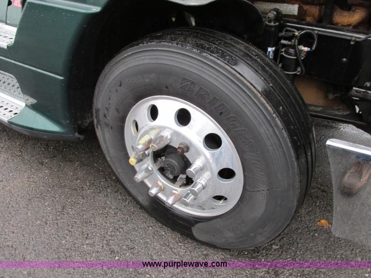 image for item F5361 2006 Freightliner Columbia CL120 semi truck